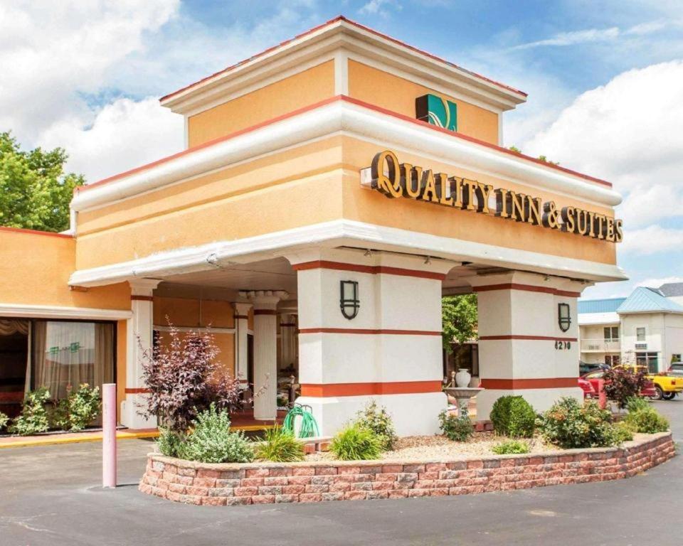 Quality Inn & Suites Kansas City - Independence I-70 East Exterior photo